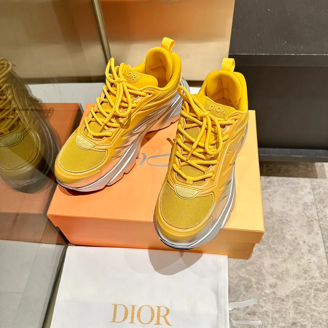p680🐮🐮New to the Dior collection, these C'est Dior sneakers make a bold and stylish statement. Carefully crafted, the letters C and D are displayed on the sides of the upper for style, and the details add a touch of elegance. The lightweight two-tone Dior sole offers exceptional comfort and sporty appeal. Can add a stylish touch to any casual look. Christian Dior Paris signature on the tongue and sole. Two-tone notches feature Christian Dior's lucky star symbol. Women’s size 35-40, men’s size 38-45